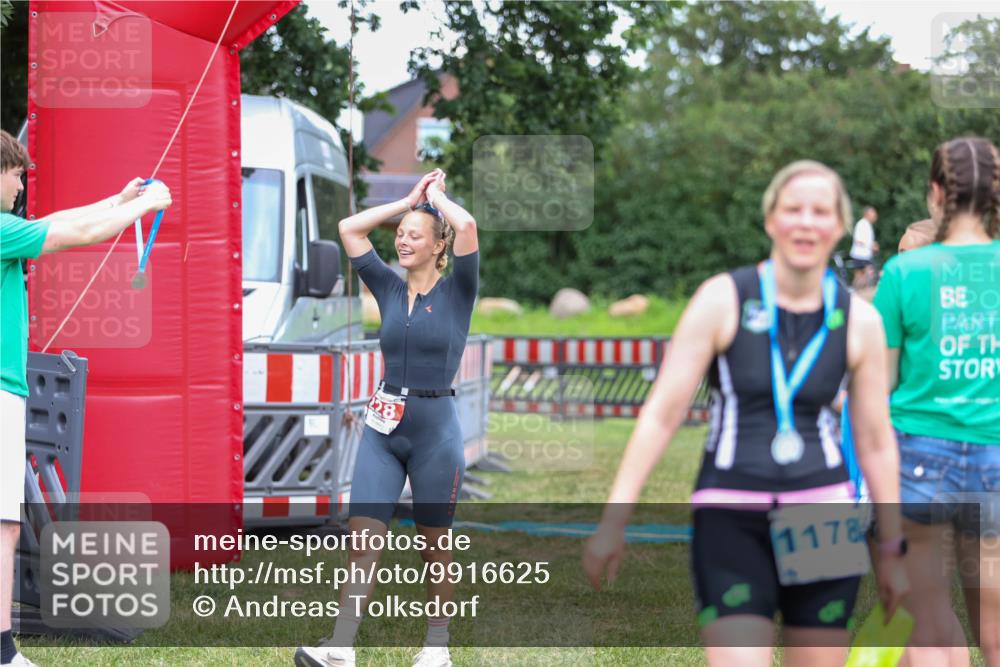 21.06.2026 - 29. Vierlanden-Triathlon Andreas Tolksdorf http://msf.ph/oto/9916625 21.06.2026 14:36:39 Ziel 228 meine-sportfotos.de