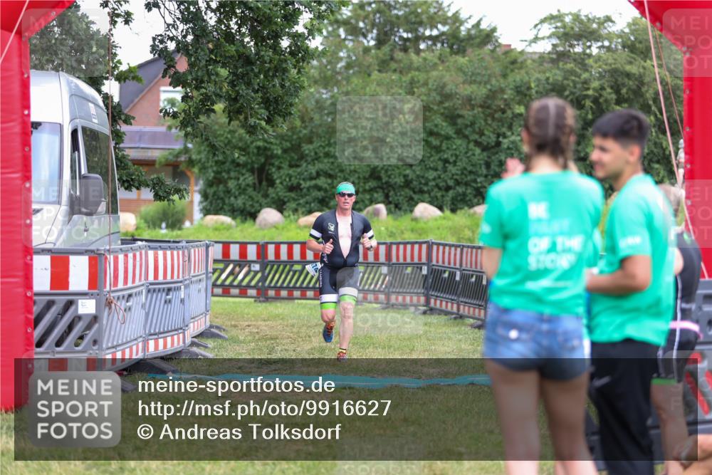21.06.2026 - 29. Vierlanden-Triathlon Andreas Tolksdorf http://msf.ph/oto/9916627 21.06.2026 14:37:10 Ziel 1174, 1210 meine-sportfotos.de