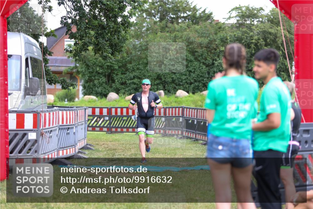 21.06.2026 - 29. Vierlanden-Triathlon Andreas Tolksdorf http://msf.ph/oto/9916632 21.06.2026 14:37:10 Ziel 1174, 1210 meine-sportfotos.de