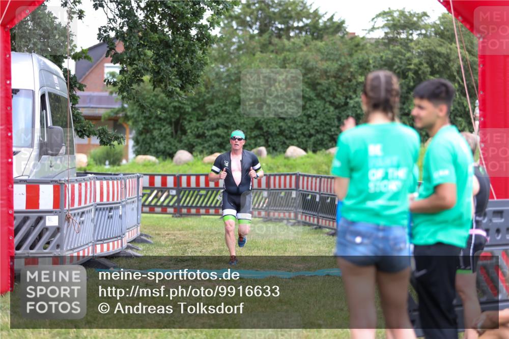 21.06.2026 - 29. Vierlanden-Triathlon Andreas Tolksdorf http://msf.ph/oto/9916633 21.06.2026 14:37:10 Ziel 1174, 1210 meine-sportfotos.de