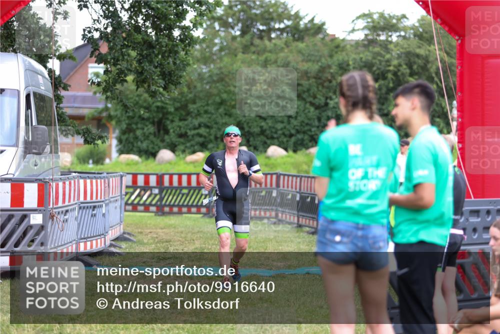 21.06.2026 - 29. Vierlanden-Triathlon Andreas Tolksdorf http://msf.ph/oto/9916640 21.06.2026 14:37:11 Ziel 1174, 1210 meine-sportfotos.de