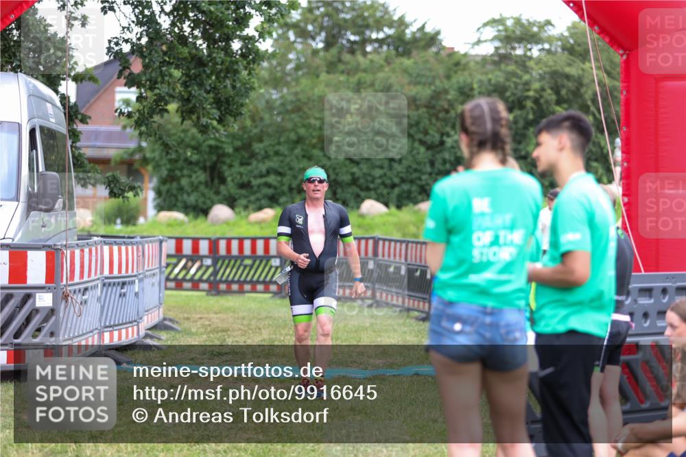 21.06.2026 - 29. Vierlanden-Triathlon Andreas Tolksdorf http://msf.ph/oto/9916645 21.06.2026 14:37:12 Ziel 1174, 1210 meine-sportfotos.de