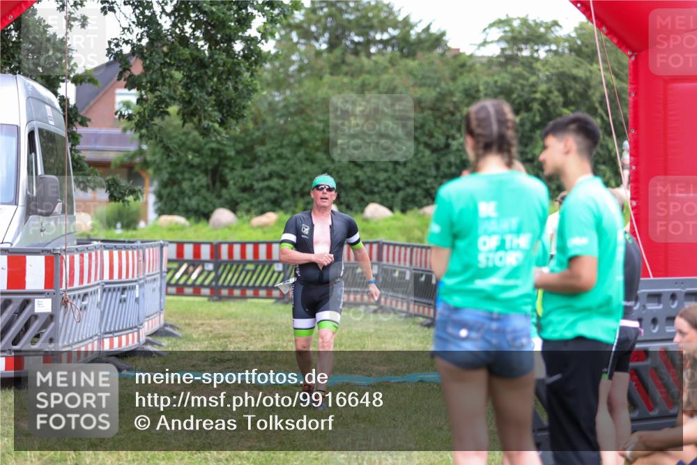 21.06.2026 - 29. Vierlanden-Triathlon Andreas Tolksdorf http://msf.ph/oto/9916648 21.06.2026 14:37:12 Ziel 1174, 1210 meine-sportfotos.de