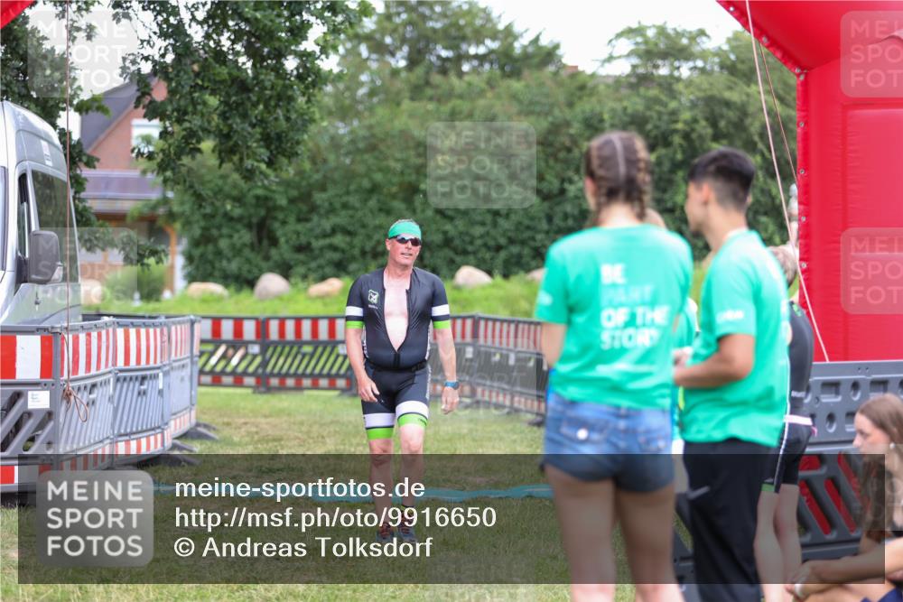 21.06.2026 - 29. Vierlanden-Triathlon Andreas Tolksdorf http://msf.ph/oto/9916650 21.06.2026 14:37:13 Ziel 1174, 1210 meine-sportfotos.de
