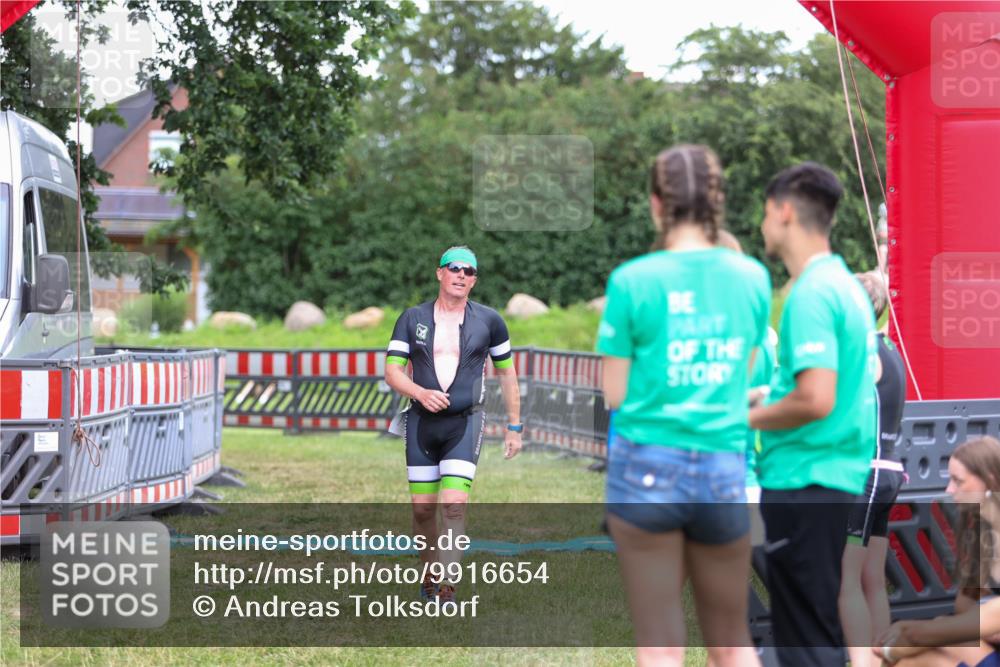 21.06.2026 - 29. Vierlanden-Triathlon Andreas Tolksdorf http://msf.ph/oto/9916654 21.06.2026 14:37:13 Ziel 1174, 1210 meine-sportfotos.de