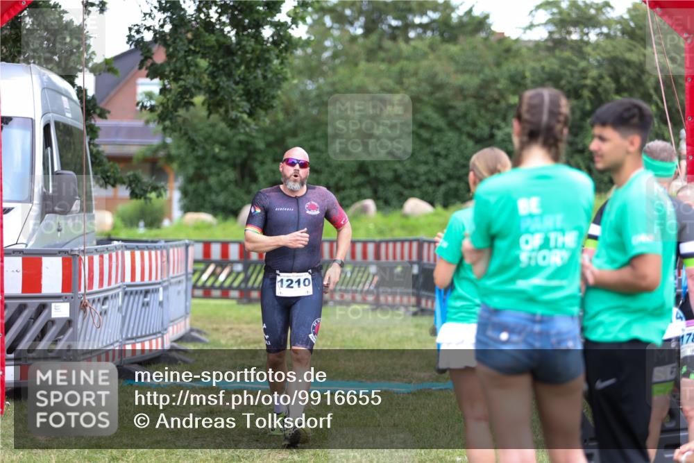 21.06.2026 - 29. Vierlanden-Triathlon Andreas Tolksdorf http://msf.ph/oto/9916655 21.06.2026 14:37:21 Ziel 1210 meine-sportfotos.de