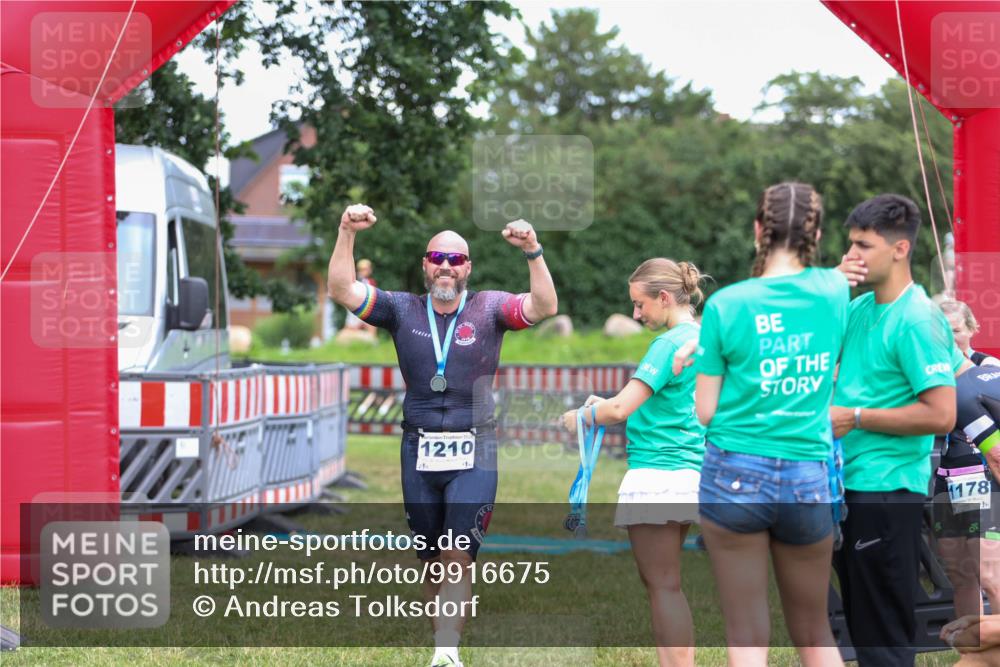 21.06.2026 - 29. Vierlanden-Triathlon Andreas Tolksdorf http://msf.ph/oto/9916675 21.06.2026 14:37:26 Ziel  meine-sportfotos.de