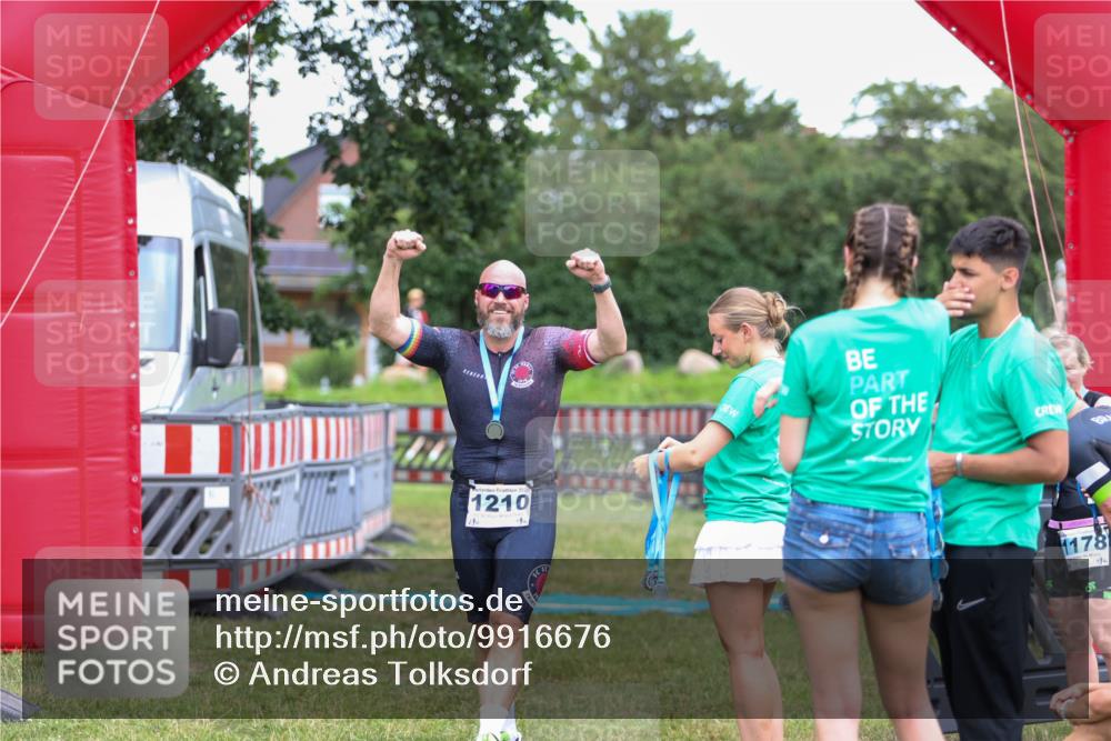 21.06.2026 - 29. Vierlanden-Triathlon Andreas Tolksdorf http://msf.ph/oto/9916676 21.06.2026 14:37:26 Ziel  meine-sportfotos.de