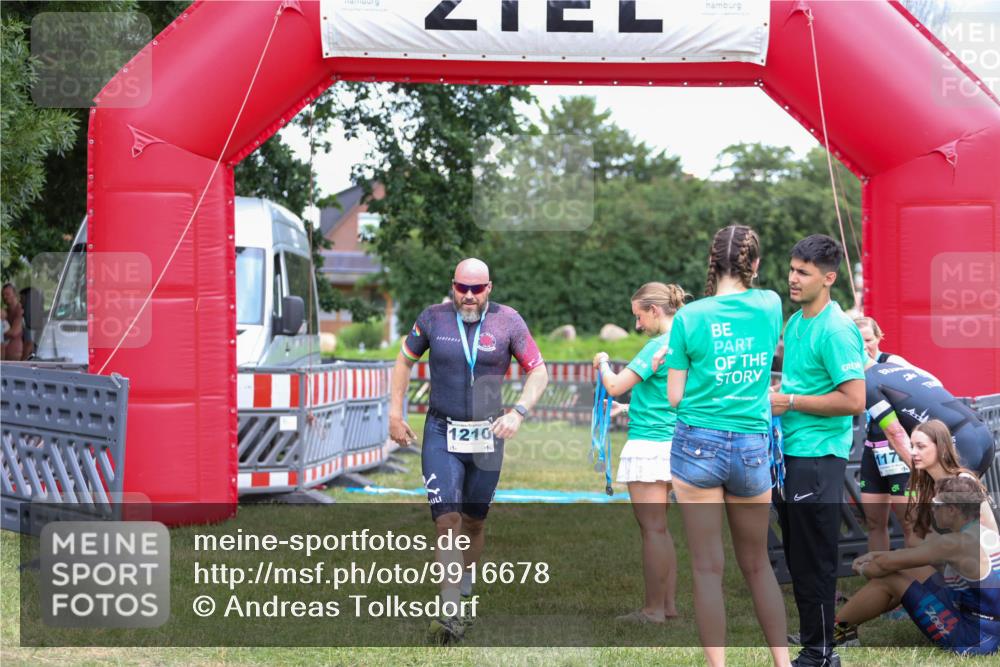 21.06.2026 - 29. Vierlanden-Triathlon Andreas Tolksdorf http://msf.ph/oto/9916678 21.06.2026 14:37:27 Ziel  meine-sportfotos.de