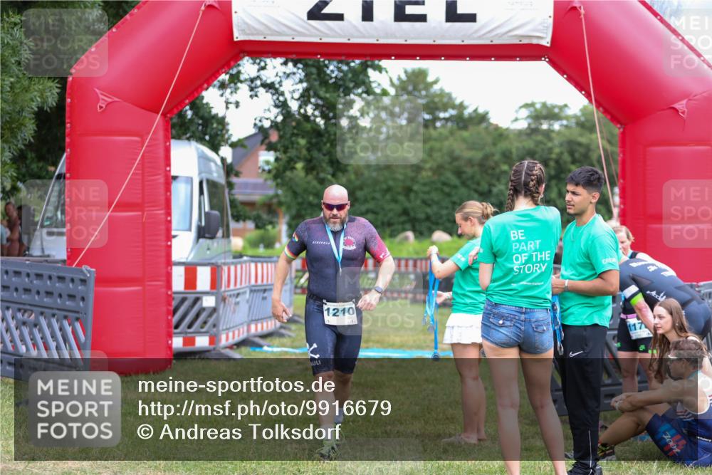 21.06.2026 - 29. Vierlanden-Triathlon Andreas Tolksdorf http://msf.ph/oto/9916679 21.06.2026 14:37:27 Ziel  meine-sportfotos.de