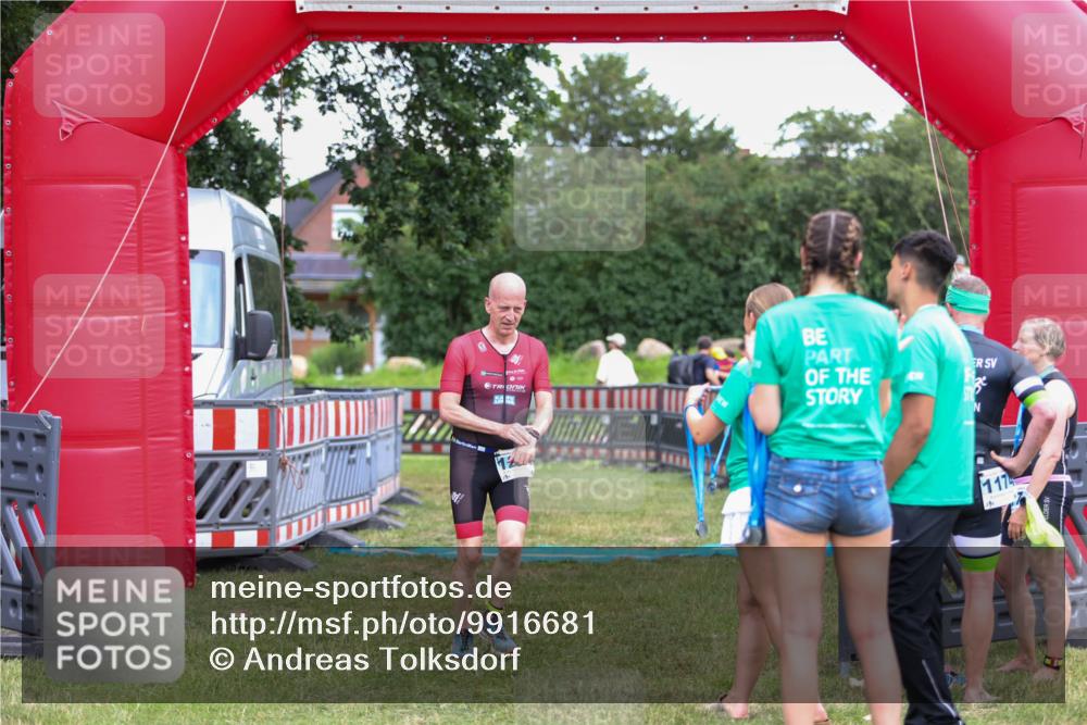 21.06.2026 - 29. Vierlanden-Triathlon Andreas Tolksdorf http://msf.ph/oto/9916681 21.06.2026 14:37:53 Ziel 1226 meine-sportfotos.de