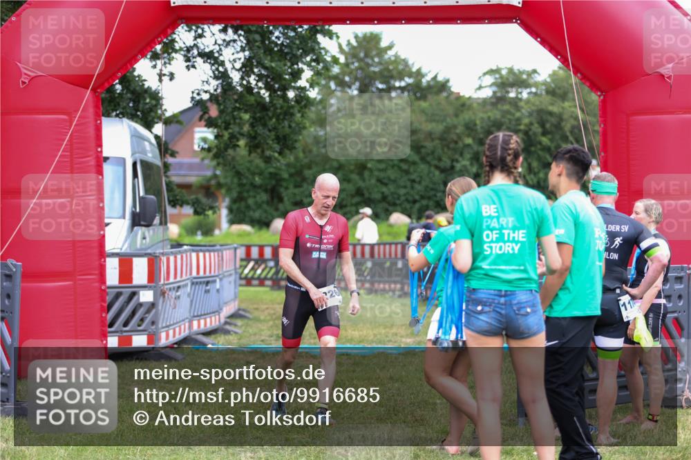 21.06.2026 - 29. Vierlanden-Triathlon Andreas Tolksdorf http://msf.ph/oto/9916685 21.06.2026 14:37:53 Ziel 1226 meine-sportfotos.de