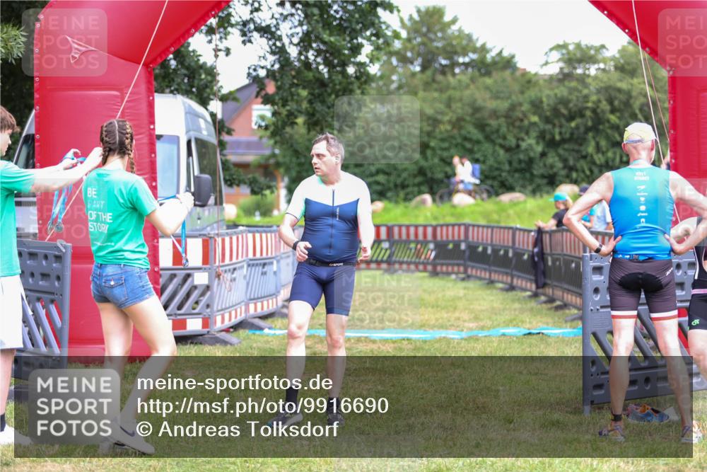 21.06.2026 - 29. Vierlanden-Triathlon Andreas Tolksdorf http://msf.ph/oto/9916690 21.06.2026 14:41:22 Ziel 1189 meine-sportfotos.de