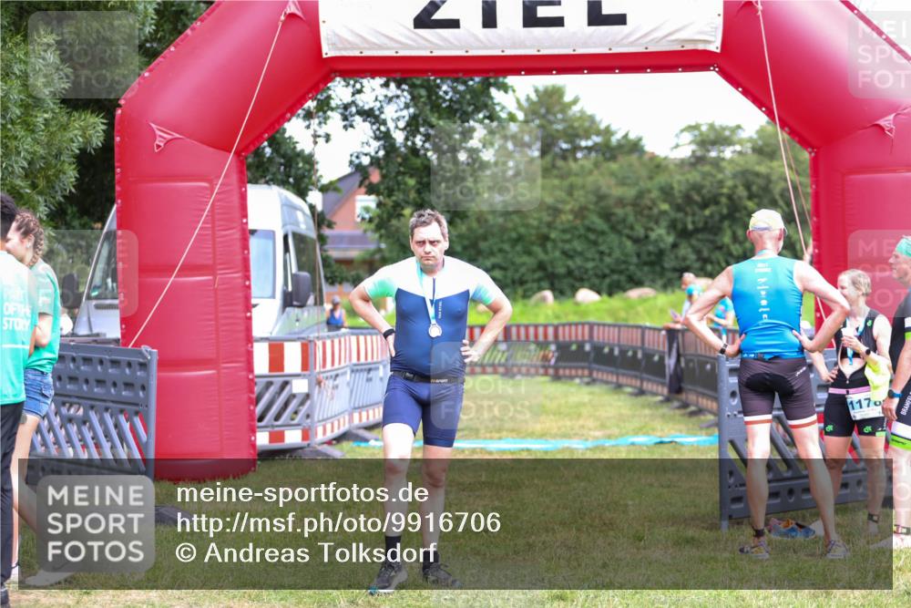 21.06.2026 - 29. Vierlanden-Triathlon Andreas Tolksdorf http://msf.ph/oto/9916706 21.06.2026 14:41:27 Ziel 836 meine-sportfotos.de