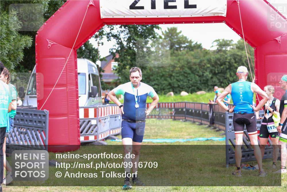 21.06.2026 - 29. Vierlanden-Triathlon Andreas Tolksdorf http://msf.ph/oto/9916709 21.06.2026 14:41:28 Ziel 836 meine-sportfotos.de