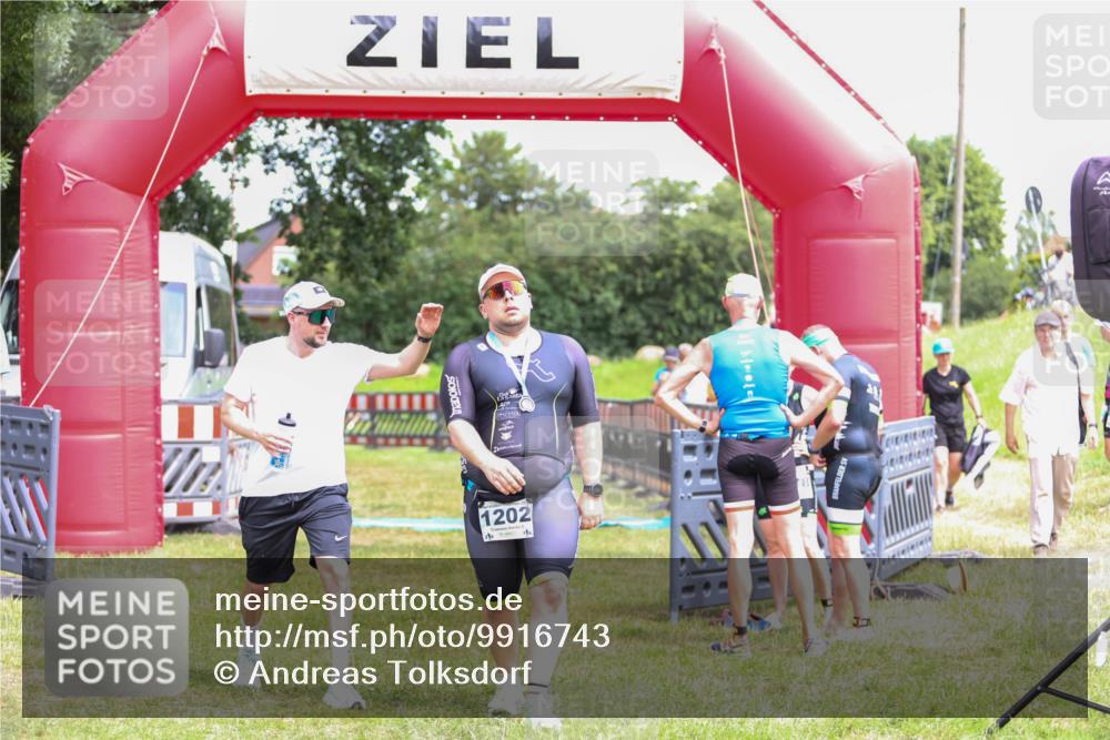 21.06.2026 - 29. Vierlanden-Triathlon Andreas Tolksdorf http://msf.ph/oto/9916743 21.06.2026 14:41:50 Ziel  meine-sportfotos.de