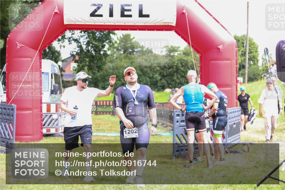 21.06.2026 - 29. Vierlanden-Triathlon Andreas Tolksdorf http://msf.ph/oto/9916744 21.06.2026 14:41:50 Ziel  meine-sportfotos.de
