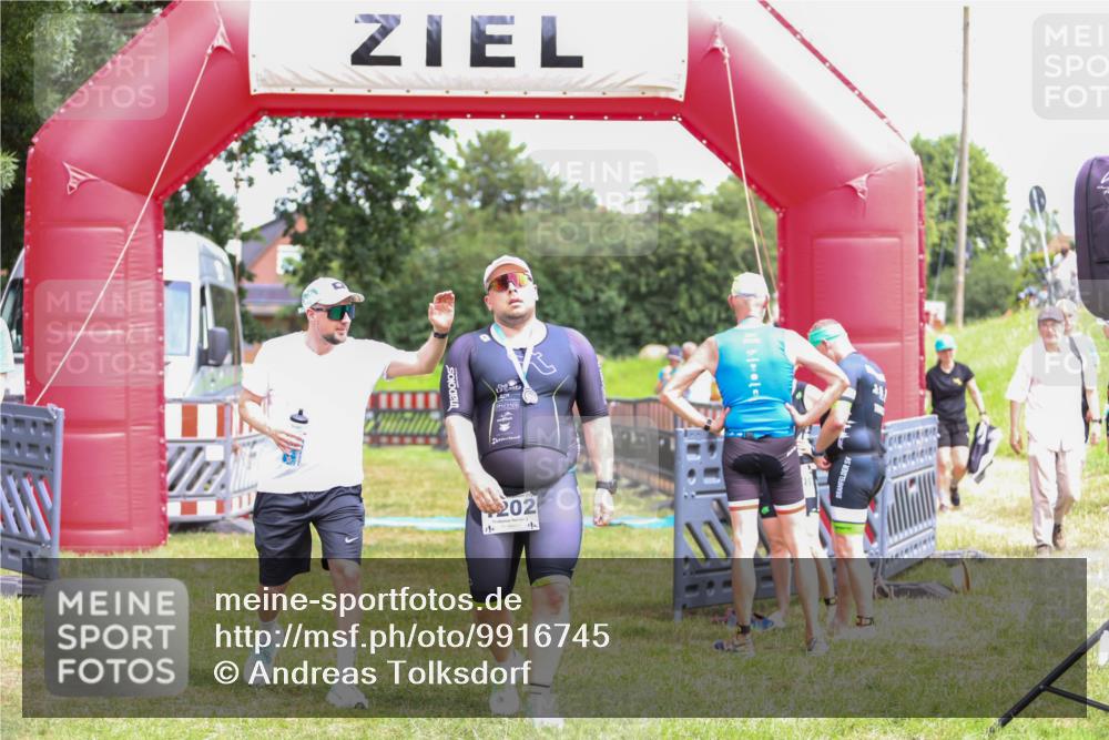 21.06.2026 - 29. Vierlanden-Triathlon Andreas Tolksdorf http://msf.ph/oto/9916745 21.06.2026 14:41:50 Ziel  meine-sportfotos.de