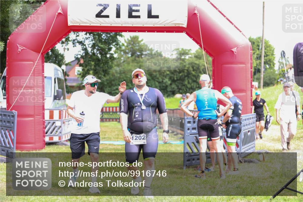 21.06.2026 - 29. Vierlanden-Triathlon Andreas Tolksdorf http://msf.ph/oto/9916746 21.06.2026 14:41:50 Ziel  meine-sportfotos.de