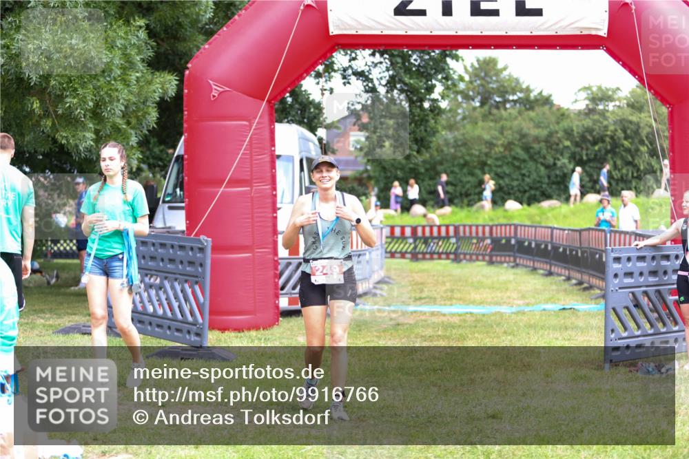 21.06.2026 - 29. Vierlanden-Triathlon Andreas Tolksdorf http://msf.ph/oto/9916766 21.06.2026 14:42:52 Ziel  meine-sportfotos.de