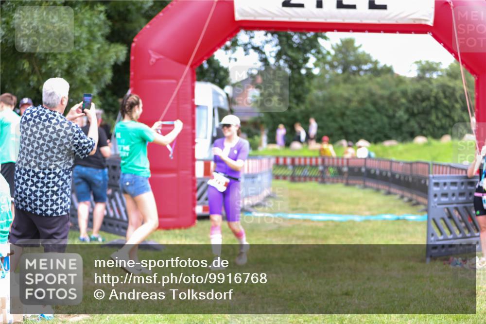 21.06.2026 - 29. Vierlanden-Triathlon Andreas Tolksdorf http://msf.ph/oto/9916768 21.06.2026 14:44:30 Ziel 270 meine-sportfotos.de