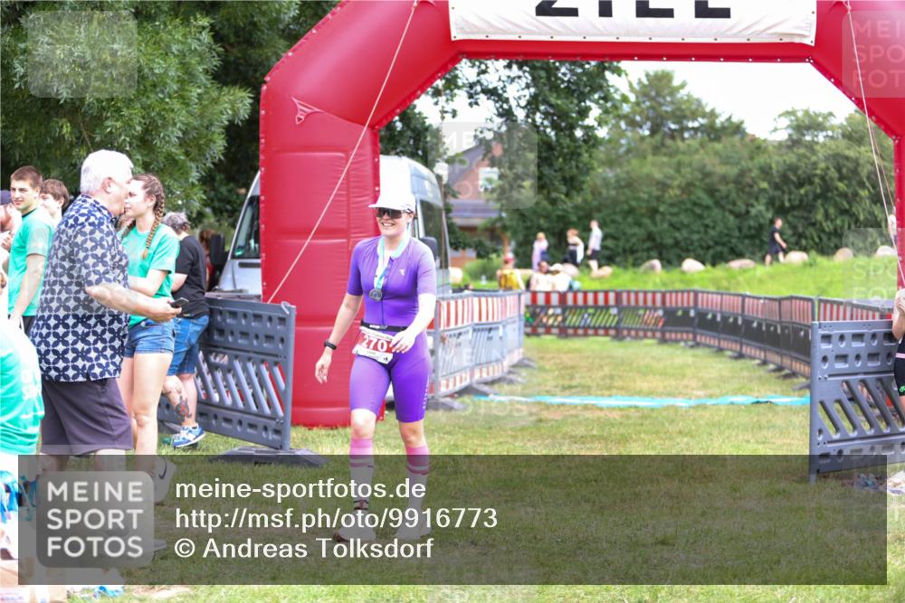 21.06.2026 - 29. Vierlanden-Triathlon Andreas Tolksdorf http://msf.ph/oto/9916773 21.06.2026 14:44:33 Ziel  meine-sportfotos.de