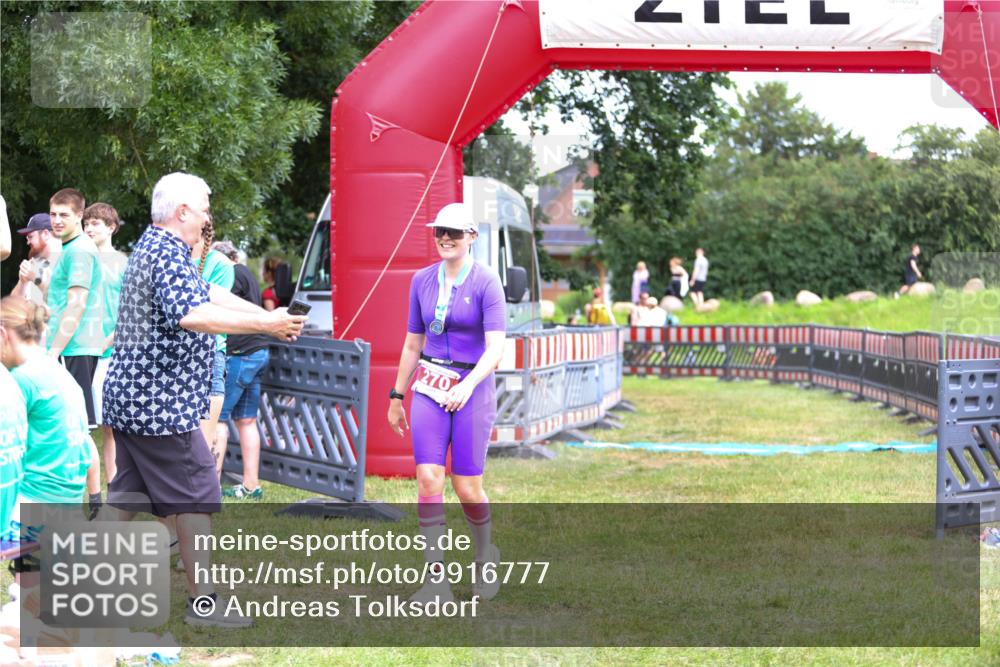 21.06.2026 - 29. Vierlanden-Triathlon Andreas Tolksdorf http://msf.ph/oto/9916777 21.06.2026 14:44:33 Ziel  meine-sportfotos.de