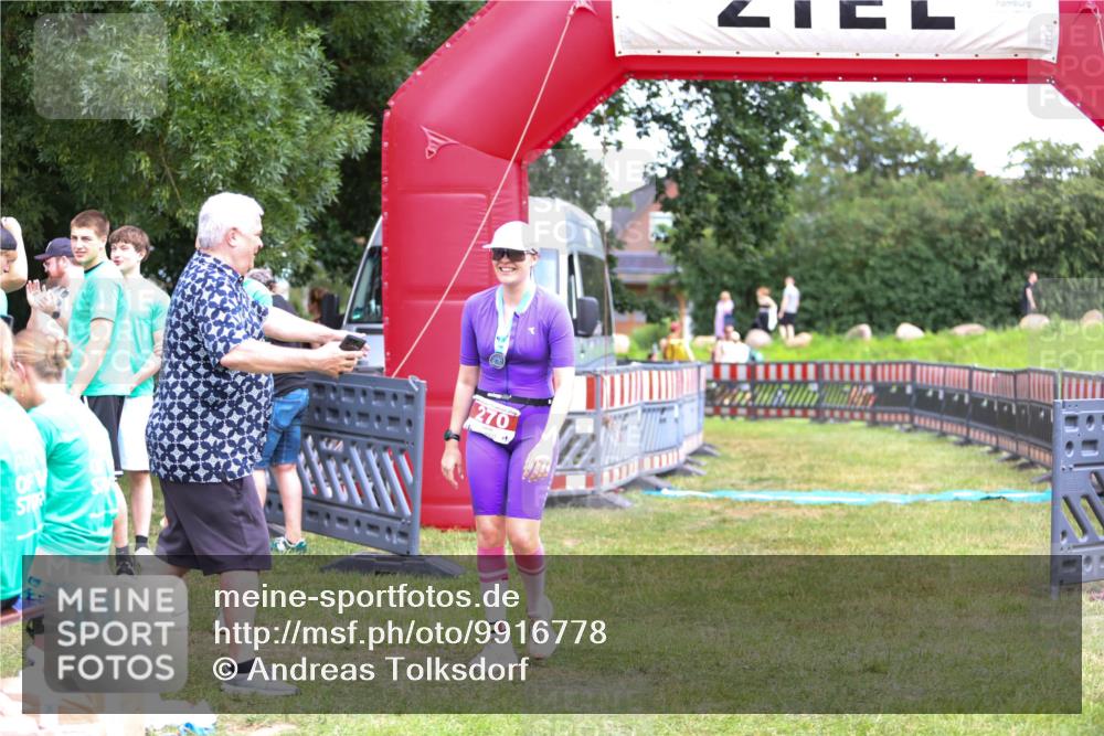 21.06.2026 - 29. Vierlanden-Triathlon Andreas Tolksdorf http://msf.ph/oto/9916778 21.06.2026 14:44:34 Ziel  meine-sportfotos.de