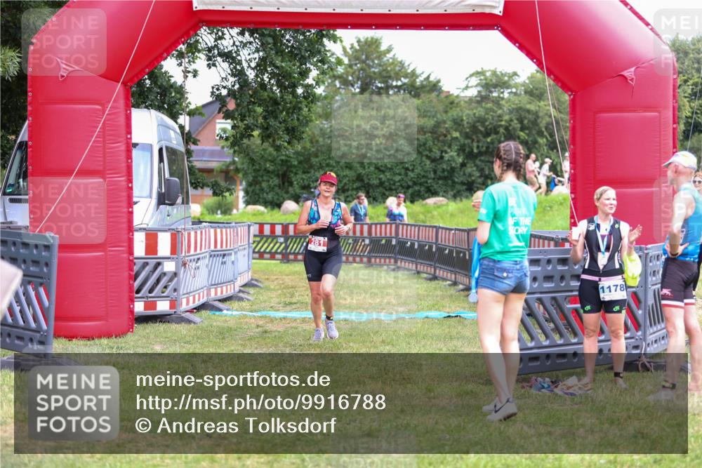 21.06.2026 - 29. Vierlanden-Triathlon Andreas Tolksdorf http://msf.ph/oto/9916788 21.06.2026 14:45:44 Ziel 281 meine-sportfotos.de