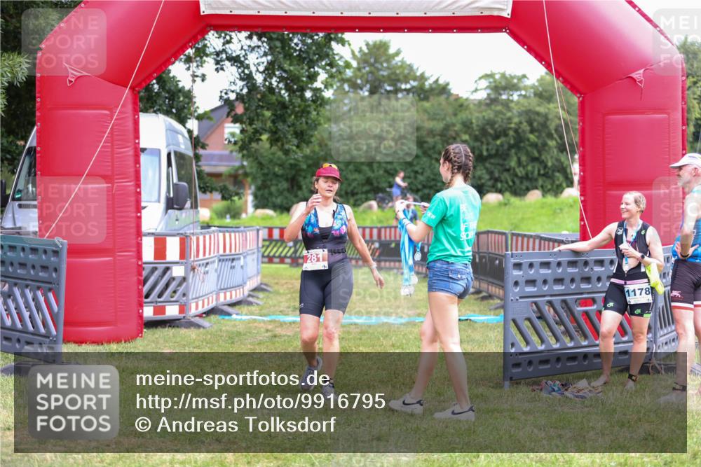 21.06.2026 - 29. Vierlanden-Triathlon Andreas Tolksdorf http://msf.ph/oto/9916795 21.06.2026 14:45:46 Ziel 281 meine-sportfotos.de