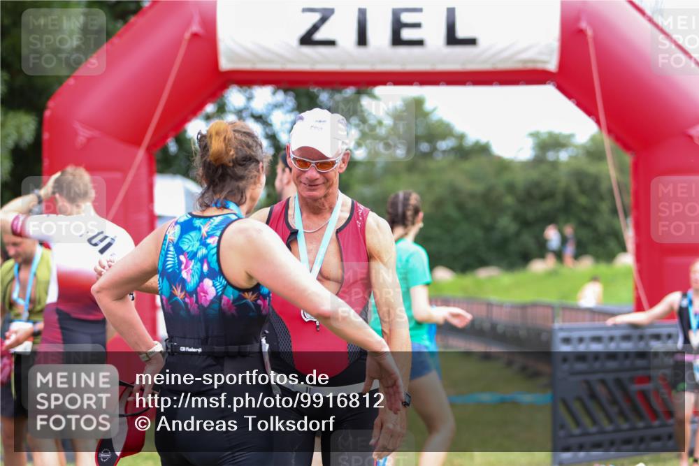 21.06.2026 - 29. Vierlanden-Triathlon Andreas Tolksdorf http://msf.ph/oto/9916812 21.06.2026 14:46:37 Ziel  meine-sportfotos.de