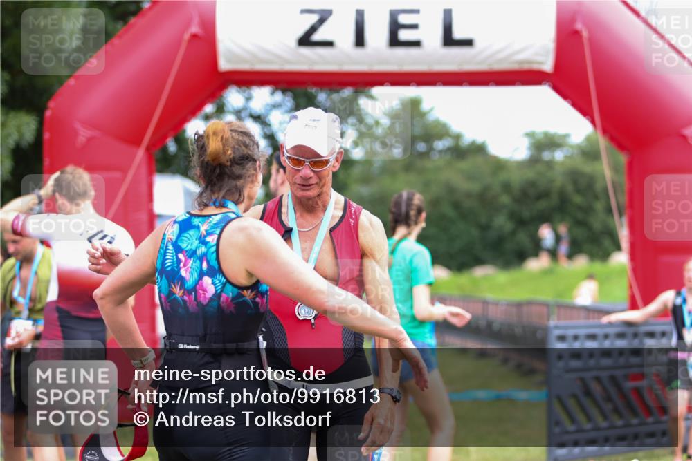 21.06.2026 - 29. Vierlanden-Triathlon Andreas Tolksdorf http://msf.ph/oto/9916813 21.06.2026 14:46:37 Ziel  meine-sportfotos.de