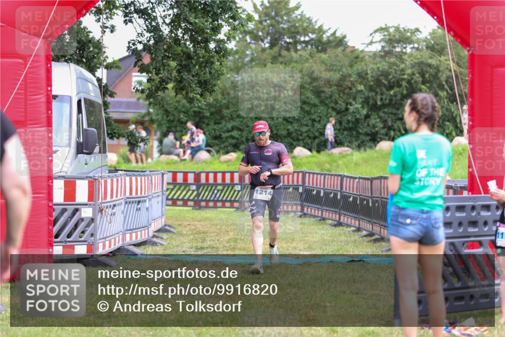 21.06.2026 - 29. Vierlanden-Triathlon Andreas Tolksdorf http://msf.ph/oto/9916820 21.06.2026 14:46:59 Ziel 1214 meine-sportfotos.de