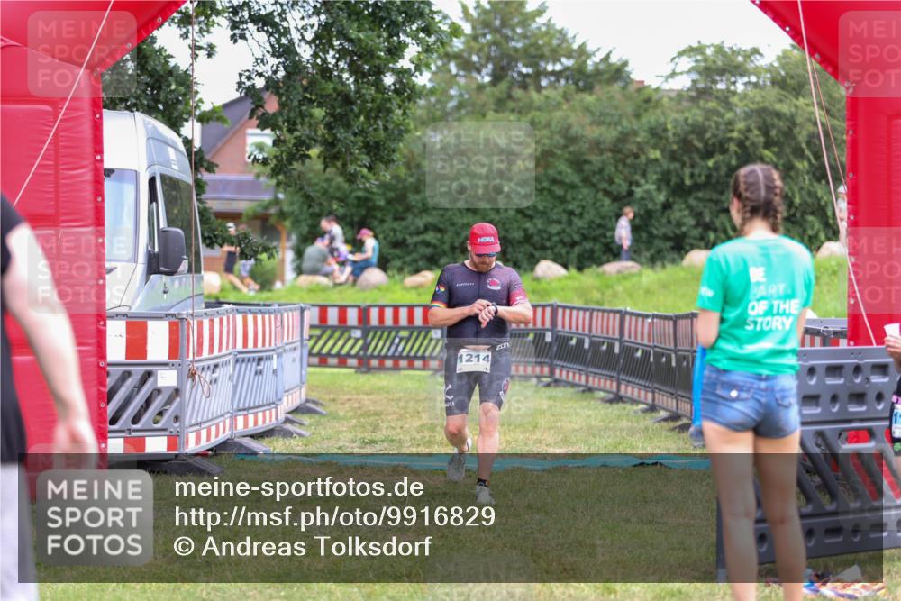 21.06.2026 - 29. Vierlanden-Triathlon Andreas Tolksdorf http://msf.ph/oto/9916829 21.06.2026 14:46:59 Ziel 1214 meine-sportfotos.de