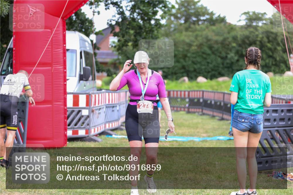 21.06.2026 - 29. Vierlanden-Triathlon Andreas Tolksdorf http://msf.ph/oto/9916859 21.06.2026 14:47:20 Ziel 1208 meine-sportfotos.de