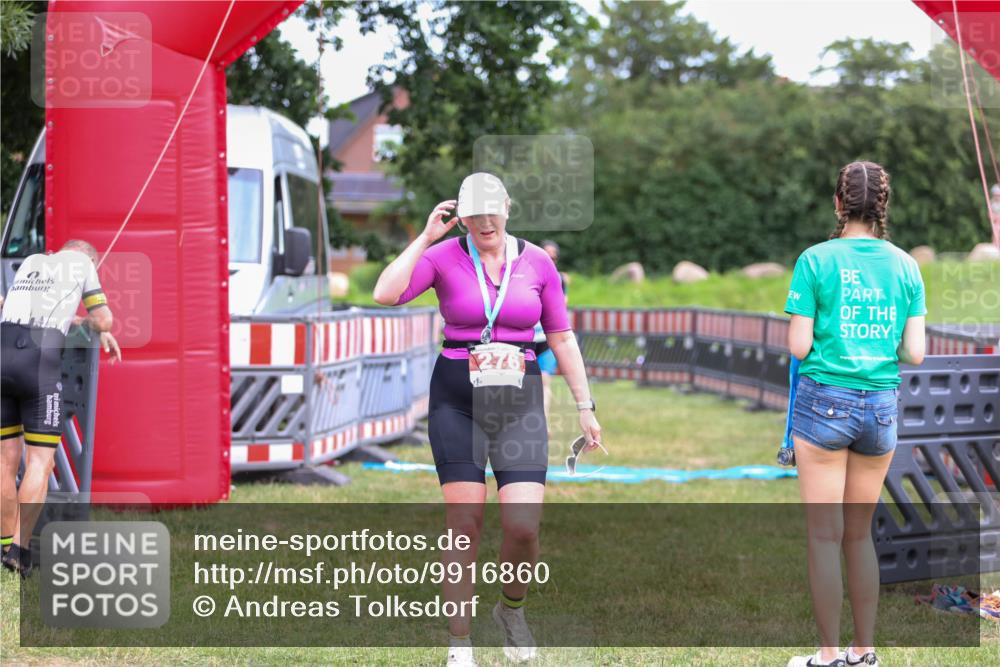 21.06.2026 - 29. Vierlanden-Triathlon Andreas Tolksdorf http://msf.ph/oto/9916860 21.06.2026 14:47:20 Ziel 1208 meine-sportfotos.de