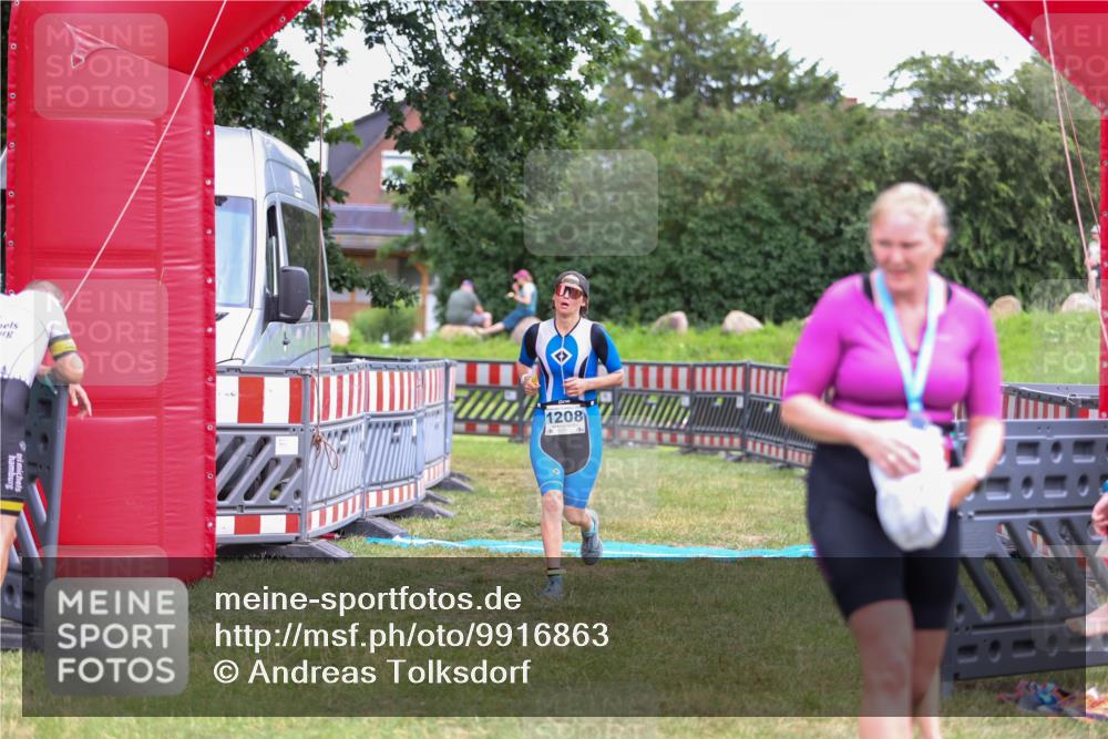 21.06.2026 - 29. Vierlanden-Triathlon Andreas Tolksdorf http://msf.ph/oto/9916863 21.06.2026 14:47:23 Ziel 1208 meine-sportfotos.de