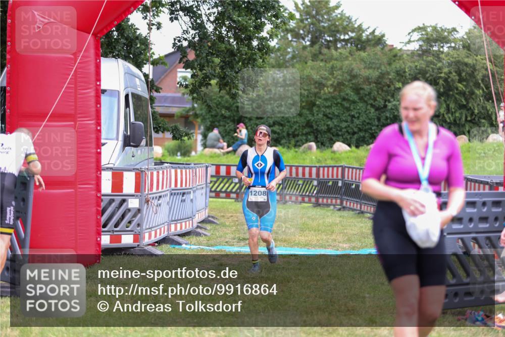 21.06.2026 - 29. Vierlanden-Triathlon Andreas Tolksdorf http://msf.ph/oto/9916864 21.06.2026 14:47:23 Ziel 1208 meine-sportfotos.de