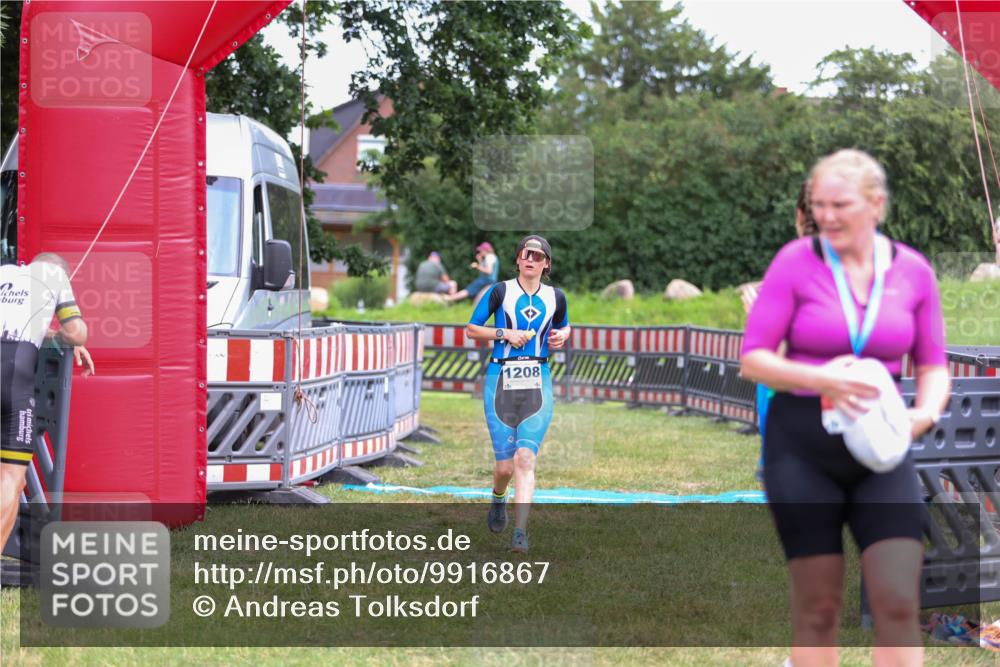 21.06.2026 - 29. Vierlanden-Triathlon Andreas Tolksdorf http://msf.ph/oto/9916867 21.06.2026 14:47:23 Ziel 1208 meine-sportfotos.de