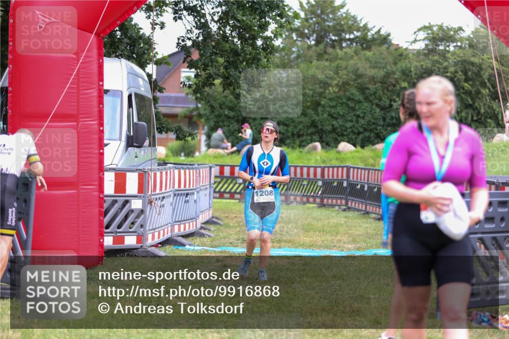 21.06.2026 - 29. Vierlanden-Triathlon Andreas Tolksdorf http://msf.ph/oto/9916868 21.06.2026 14:47:23 Ziel 1208 meine-sportfotos.de