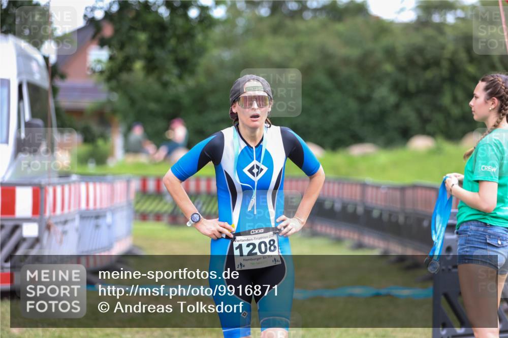 21.06.2026 - 29. Vierlanden-Triathlon Andreas Tolksdorf http://msf.ph/oto/9916871 21.06.2026 14:47:31 Ziel  meine-sportfotos.de
