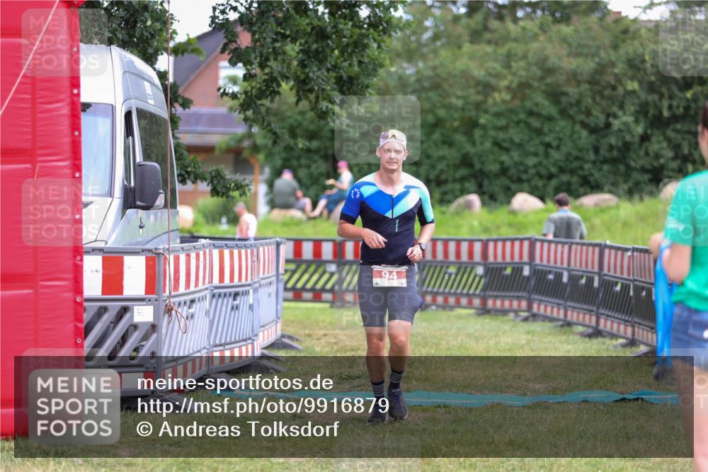 21.06.2026 - 29. Vierlanden-Triathlon Andreas Tolksdorf http://msf.ph/oto/9916879 21.06.2026 14:48:14 Ziel 94 meine-sportfotos.de