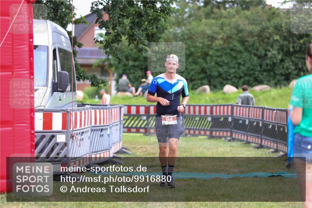 21.06.2026 - 29. Vierlanden-Triathlon Andreas Tolksdorf http://msf.ph/oto/9916880 21.06.2026 14:48:14 Ziel 94 meine-sportfotos.de