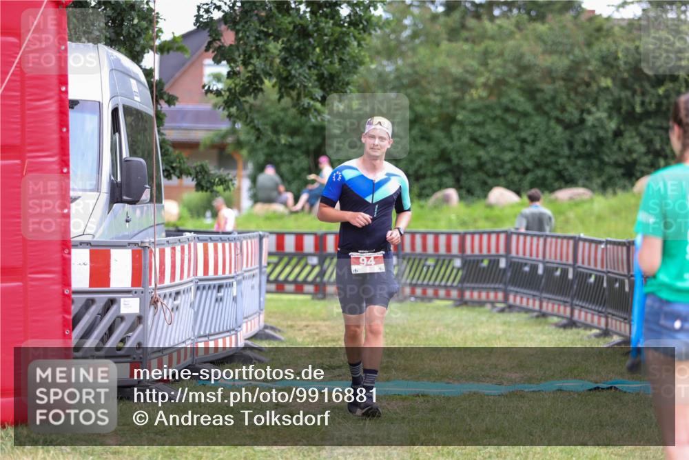 21.06.2026 - 29. Vierlanden-Triathlon Andreas Tolksdorf http://msf.ph/oto/9916881 21.06.2026 14:48:14 Ziel 94 meine-sportfotos.de