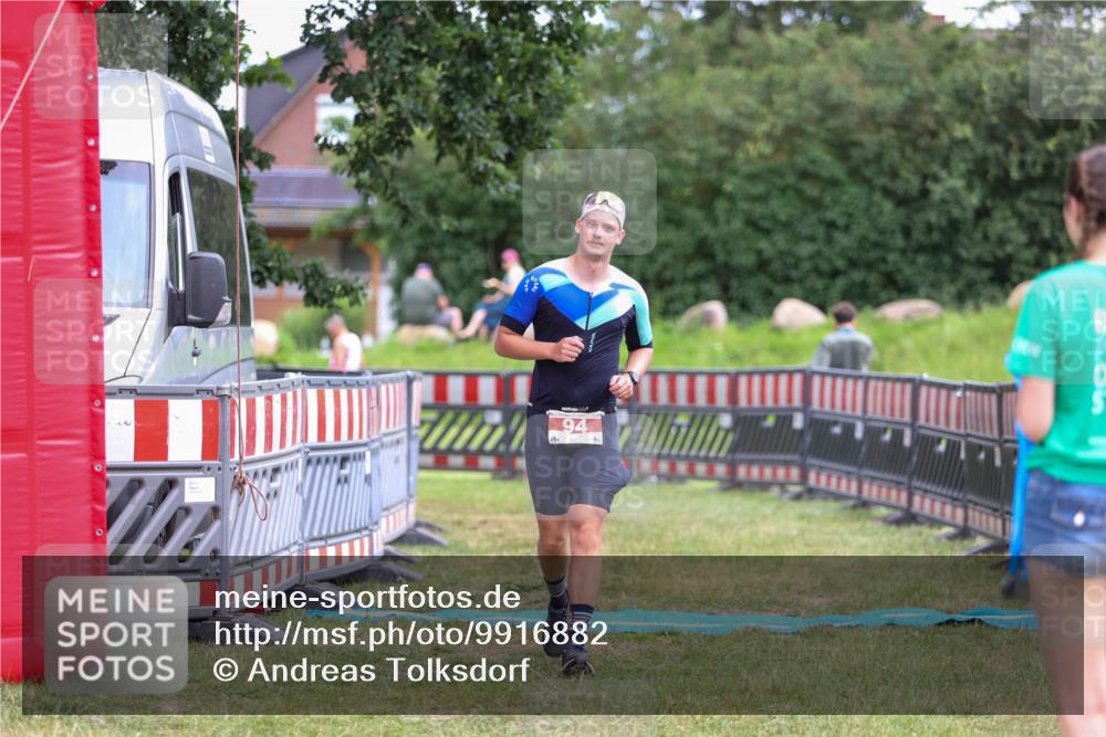 21.06.2026 - 29. Vierlanden-Triathlon Andreas Tolksdorf http://msf.ph/oto/9916882 21.06.2026 14:48:14 Ziel 94 meine-sportfotos.de