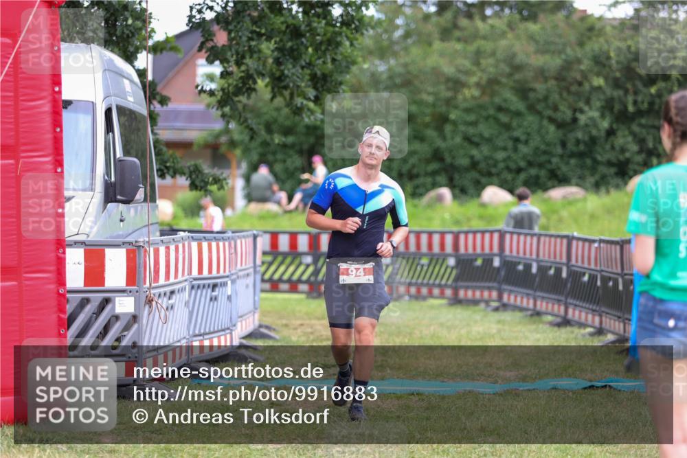 21.06.2026 - 29. Vierlanden-Triathlon Andreas Tolksdorf http://msf.ph/oto/9916883 21.06.2026 14:48:14 Ziel 94 meine-sportfotos.de