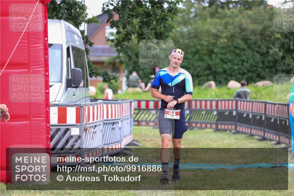 21.06.2026 - 29. Vierlanden-Triathlon Andreas Tolksdorf http://msf.ph/oto/9916886 21.06.2026 14:48:14 Ziel 94 meine-sportfotos.de
