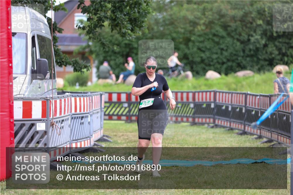 21.06.2026 - 29. Vierlanden-Triathlon Andreas Tolksdorf http://msf.ph/oto/9916890 21.06.2026 14:50:09 Ziel 864 meine-sportfotos.de