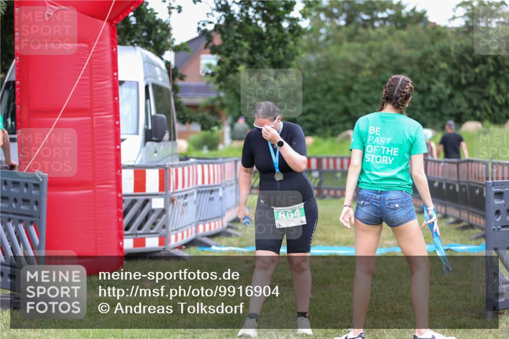 21.06.2026 - 29. Vierlanden-Triathlon Andreas Tolksdorf http://msf.ph/oto/9916904 21.06.2026 14:50:15 Ziel  meine-sportfotos.de