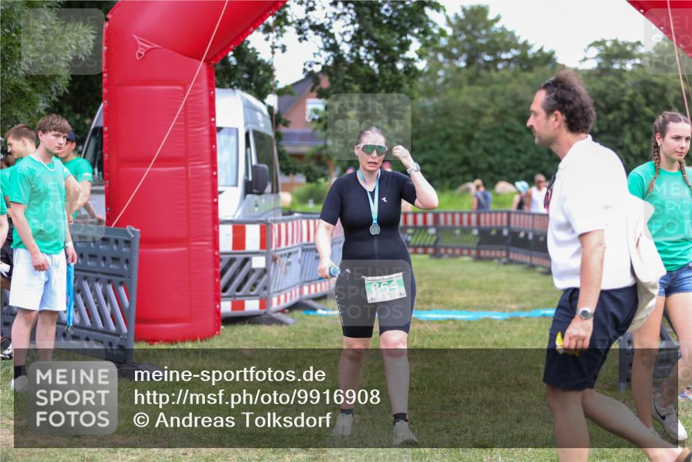 21.06.2026 - 29. Vierlanden-Triathlon Andreas Tolksdorf http://msf.ph/oto/9916908 21.06.2026 14:50:17 Ziel  meine-sportfotos.de
